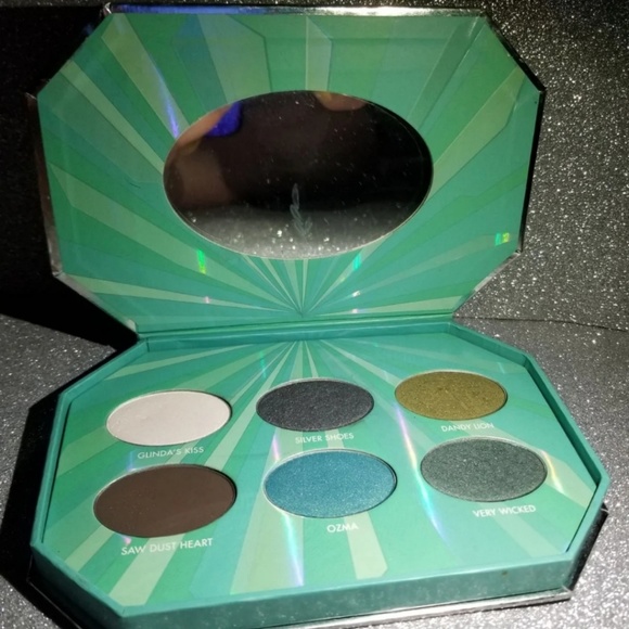 Tarina Tarantino Emerald Pretty Eyeshadow Palette - Picture 4 of 8